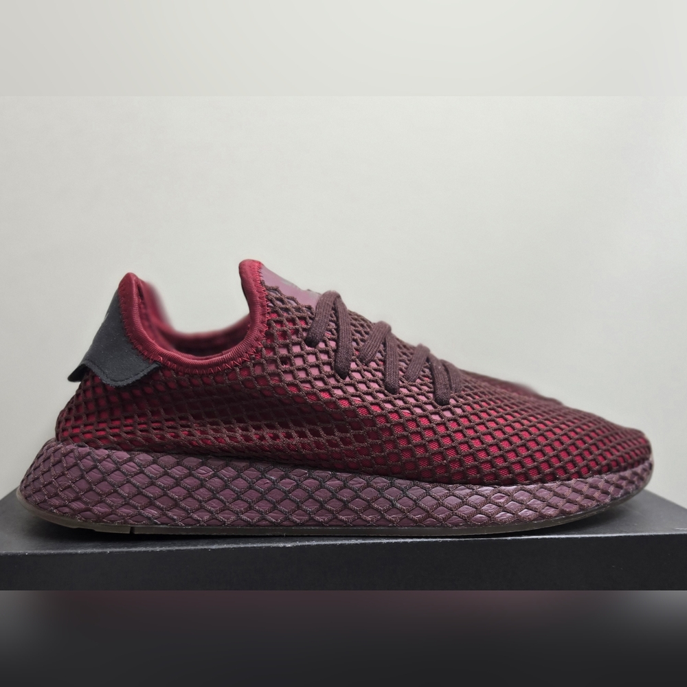 Adidas Deerupt Runner burgundy size 12